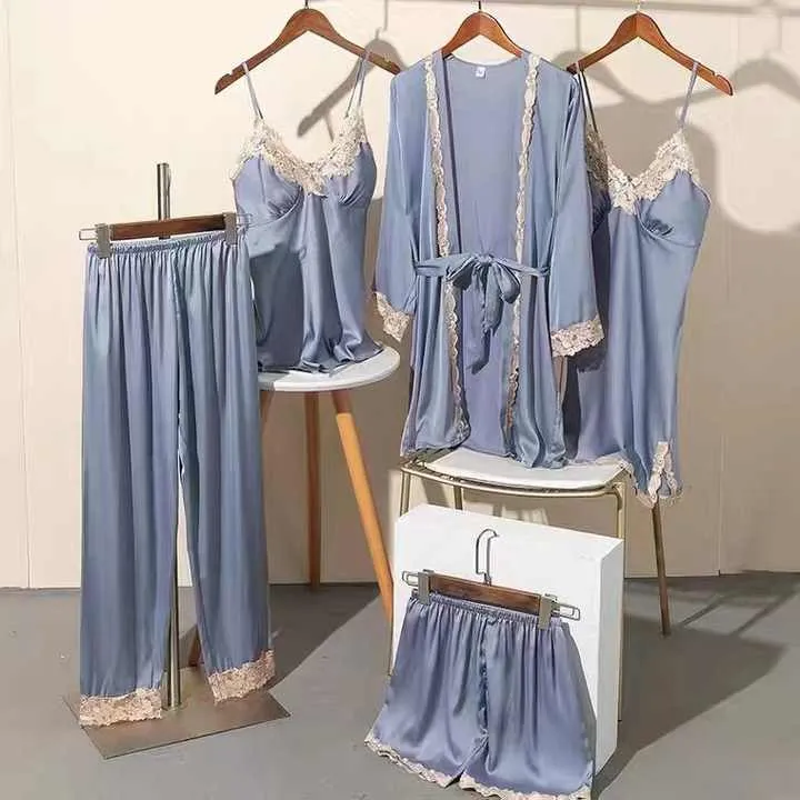 طقم بيجامات نسائية من الساتان Women's satin pajama set
