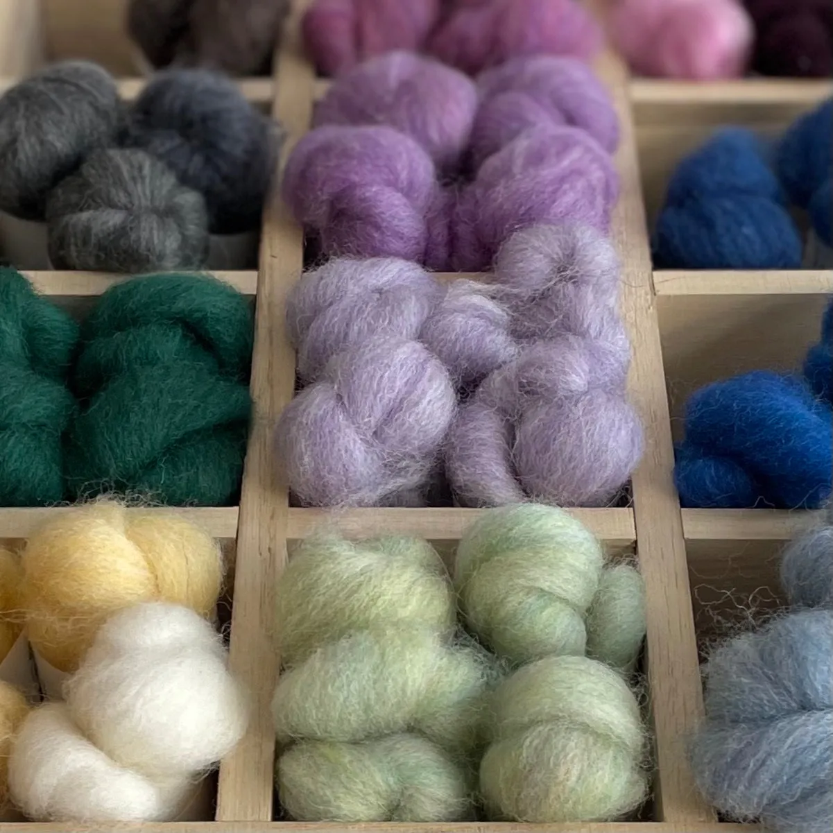 Felted Sky : Felter's Flowing Wool Roving - 1/8 oz