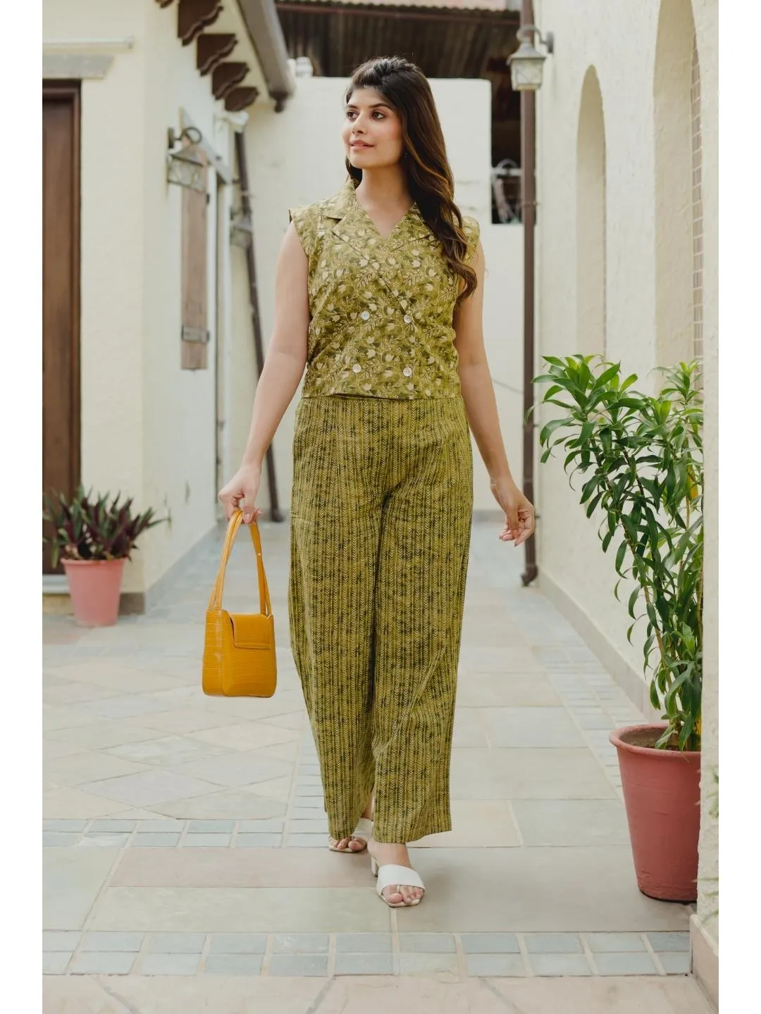 Green Collar  Sleeveless Pure Cotton Set