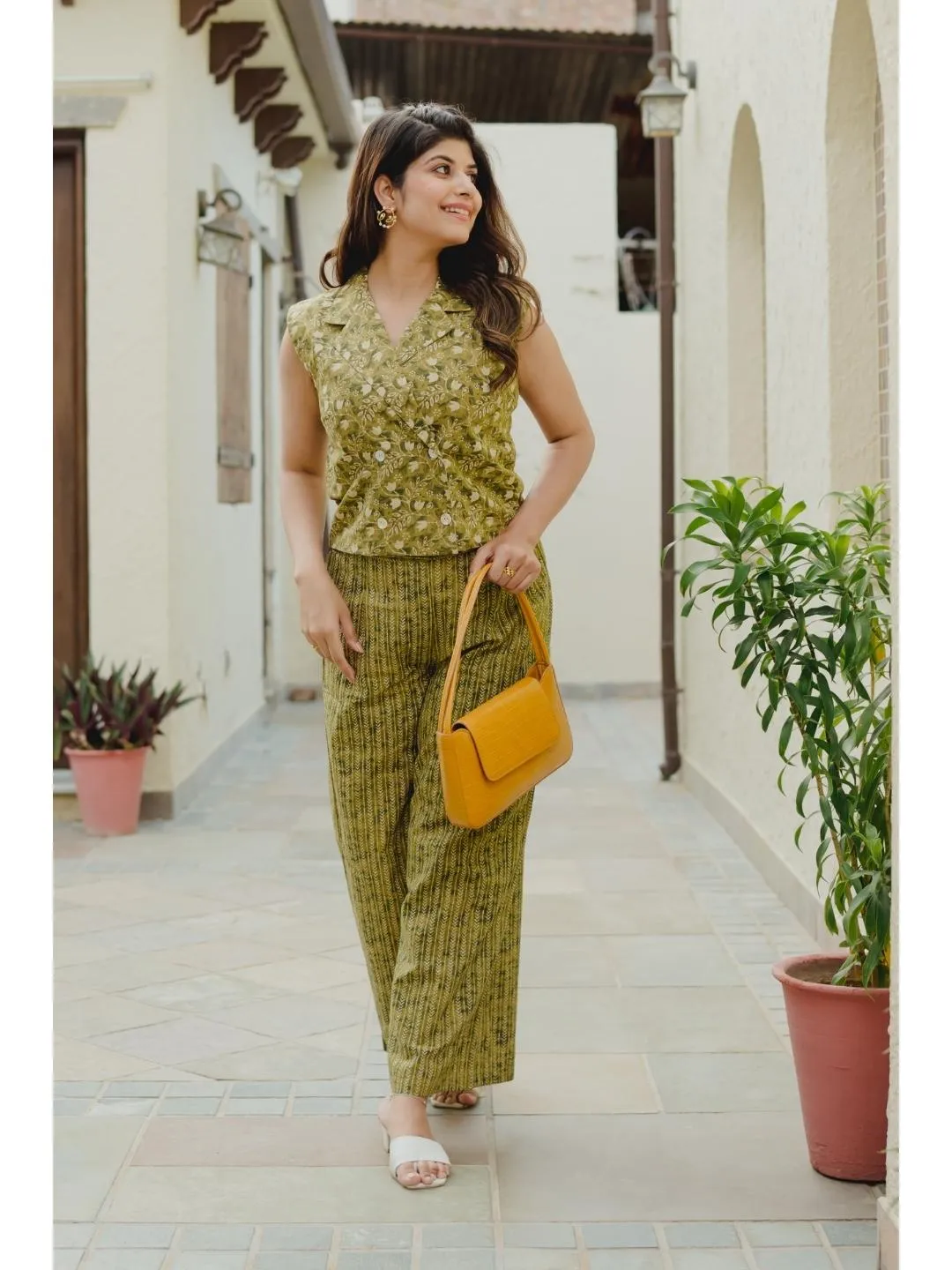 Green Collar  Sleeveless Pure Cotton Set