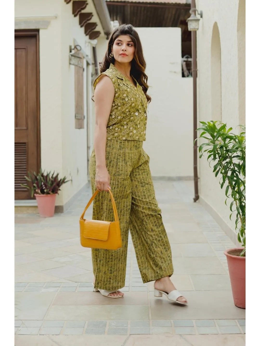 Green Collar  Sleeveless Pure Cotton Set