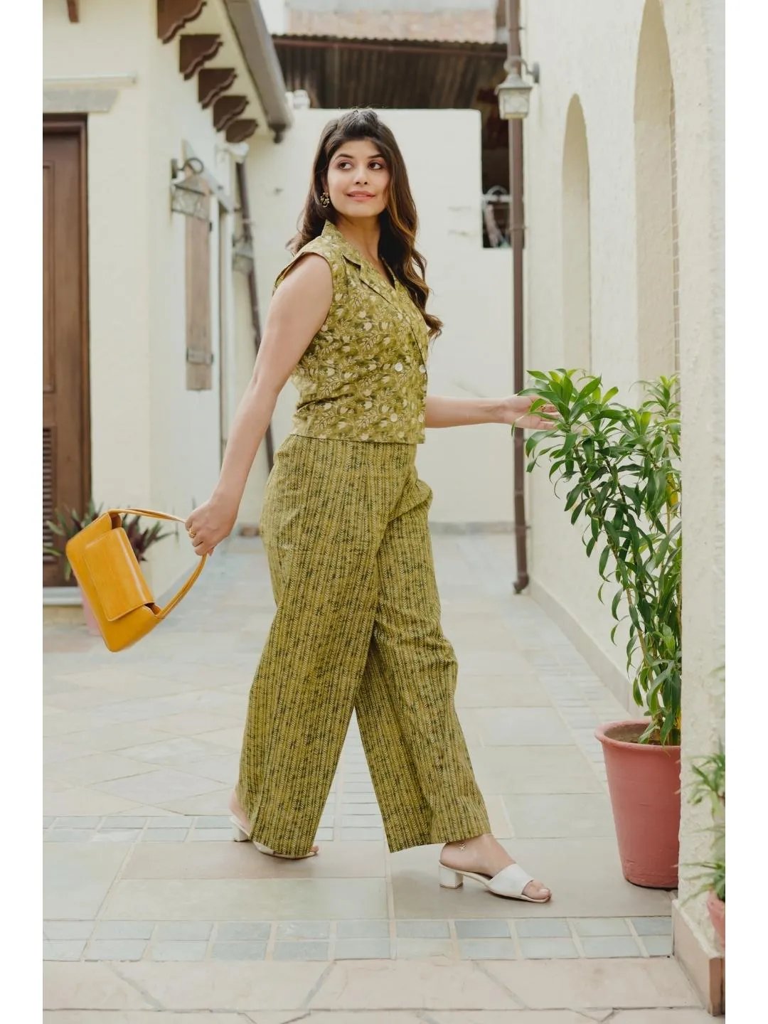 Green Collar  Sleeveless Pure Cotton Set