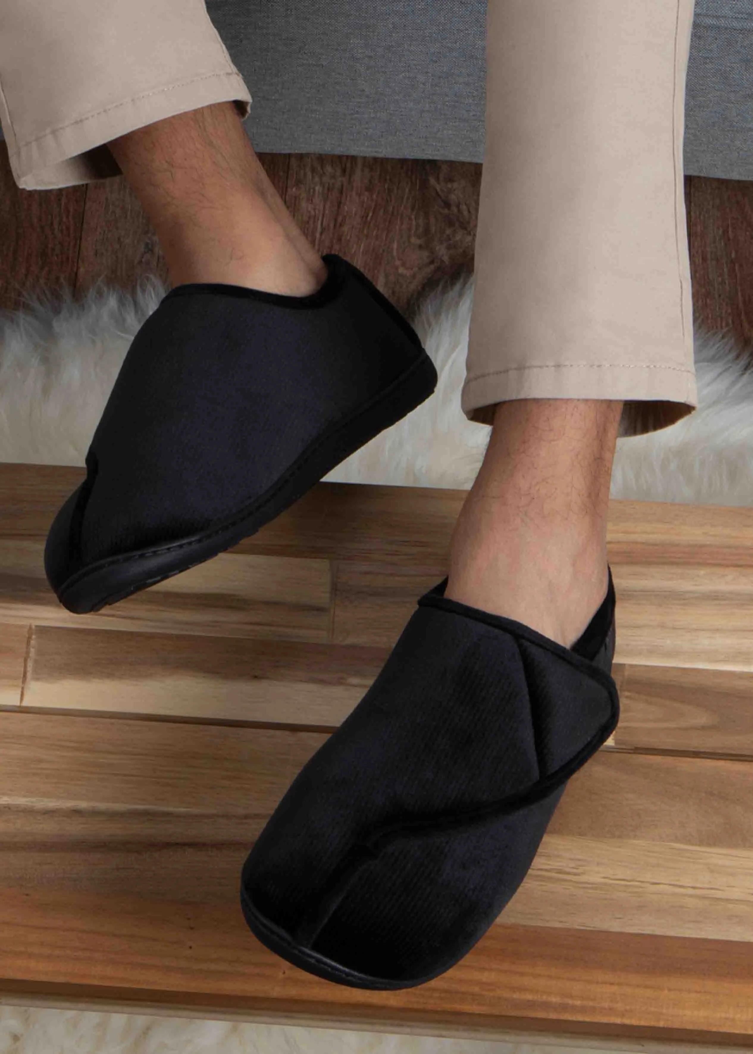 Isotoner Men's Velour Full Back Touch Fasten Slipper