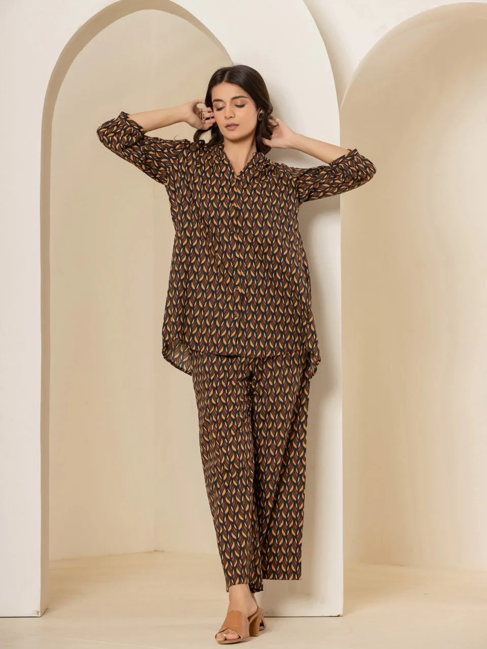 Leafy Sunset Noir Back Pleated Lounge Wear