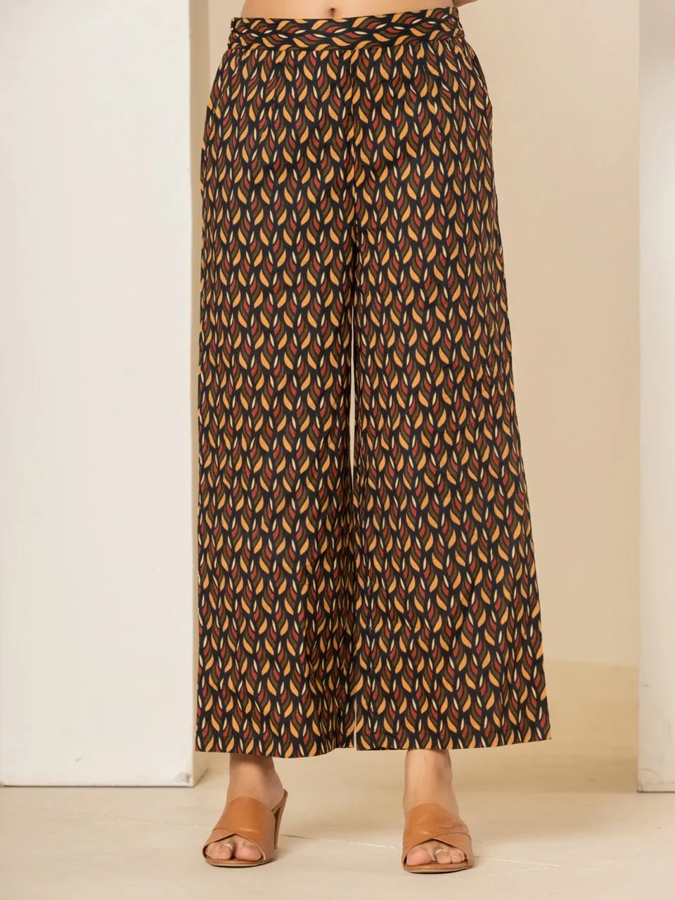 Leafy Sunset Noir Back Pleated Lounge Wear