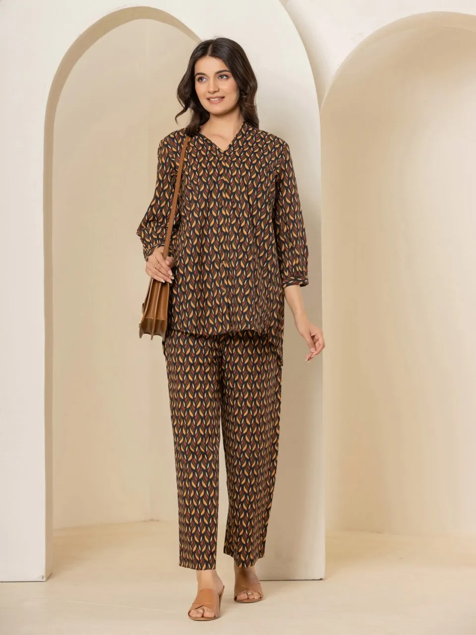 Leafy Sunset Noir Back Pleated Lounge Wear