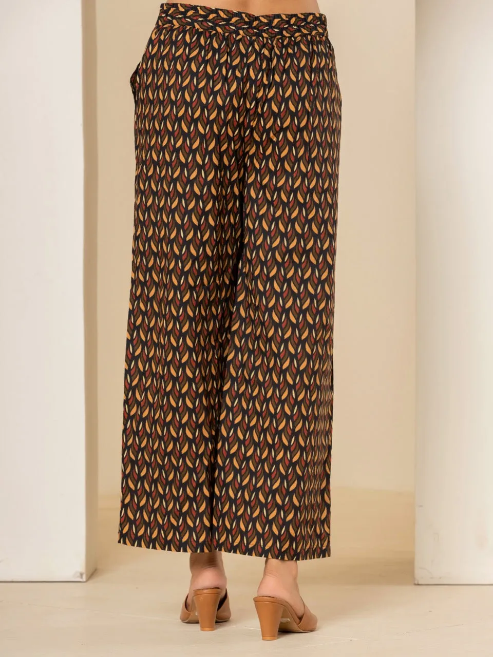 Leafy Sunset Noir Back Pleated Lounge Wear