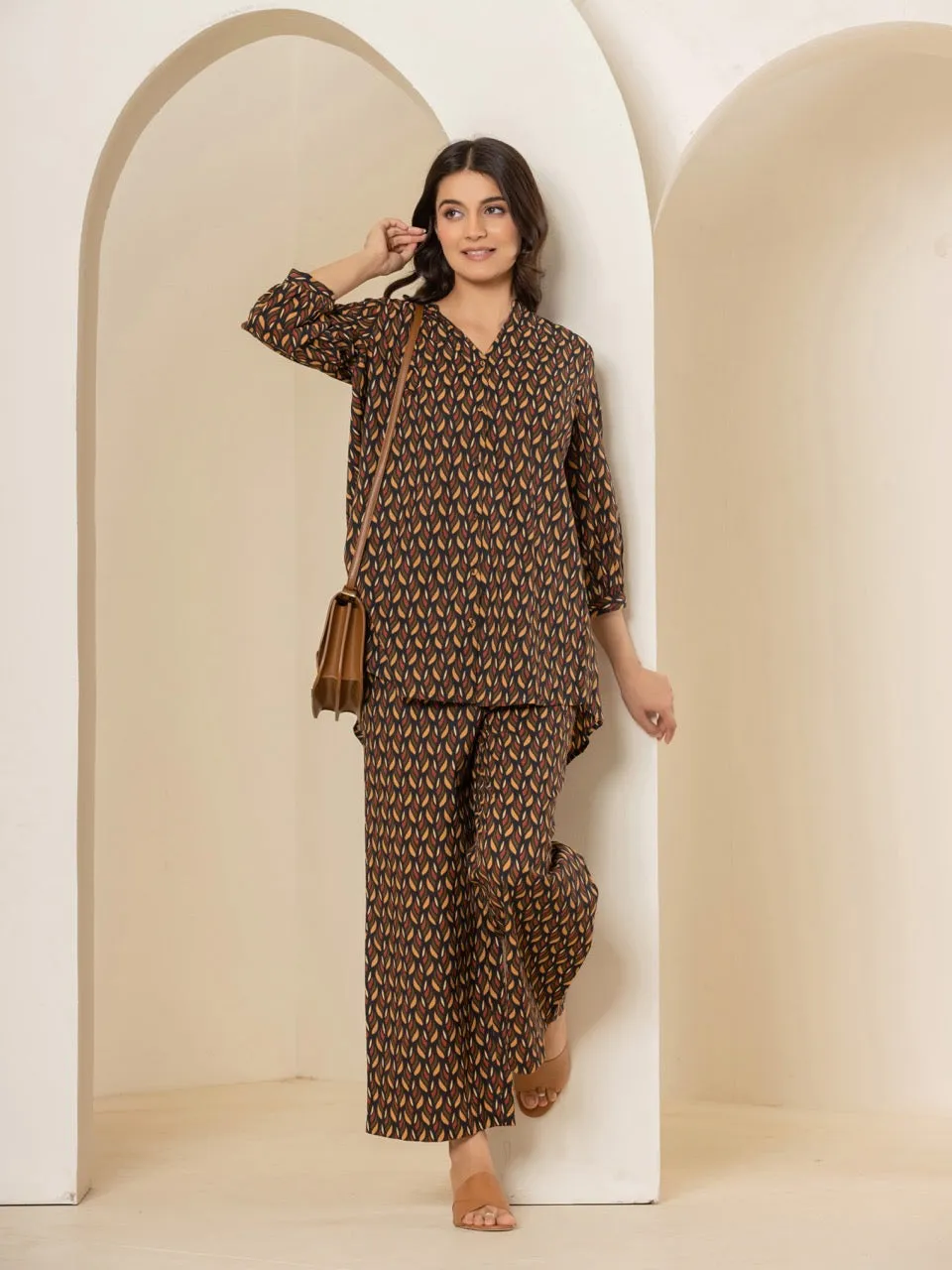 Leafy Sunset Noir Back Pleated Lounge Wear