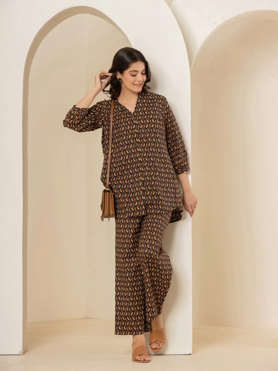 Leafy Sunset Noir Back Pleated Lounge Wear