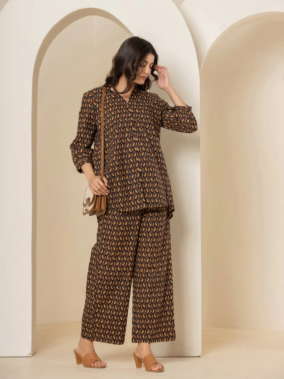 Leafy Sunset Noir Back Pleated Lounge Wear