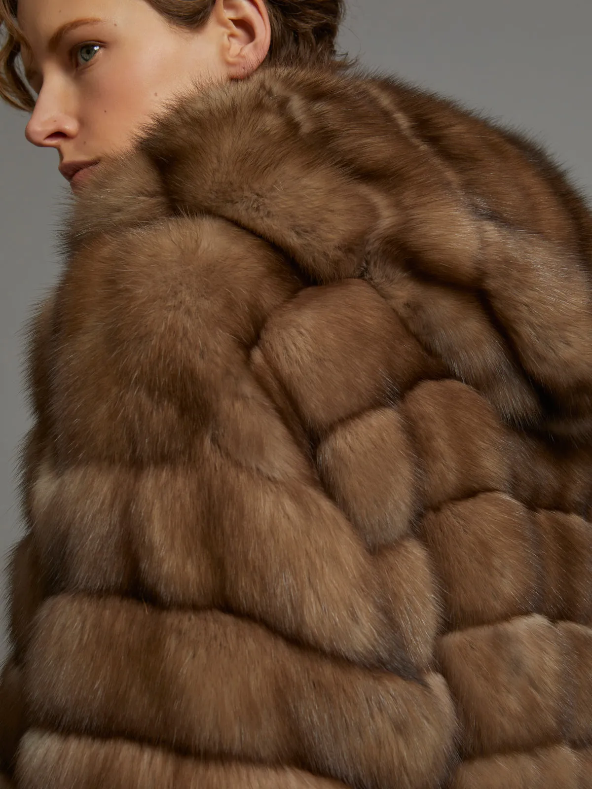 Veste courte réversible à capuche en Zibeline Bargouzine et tissu soie technique
