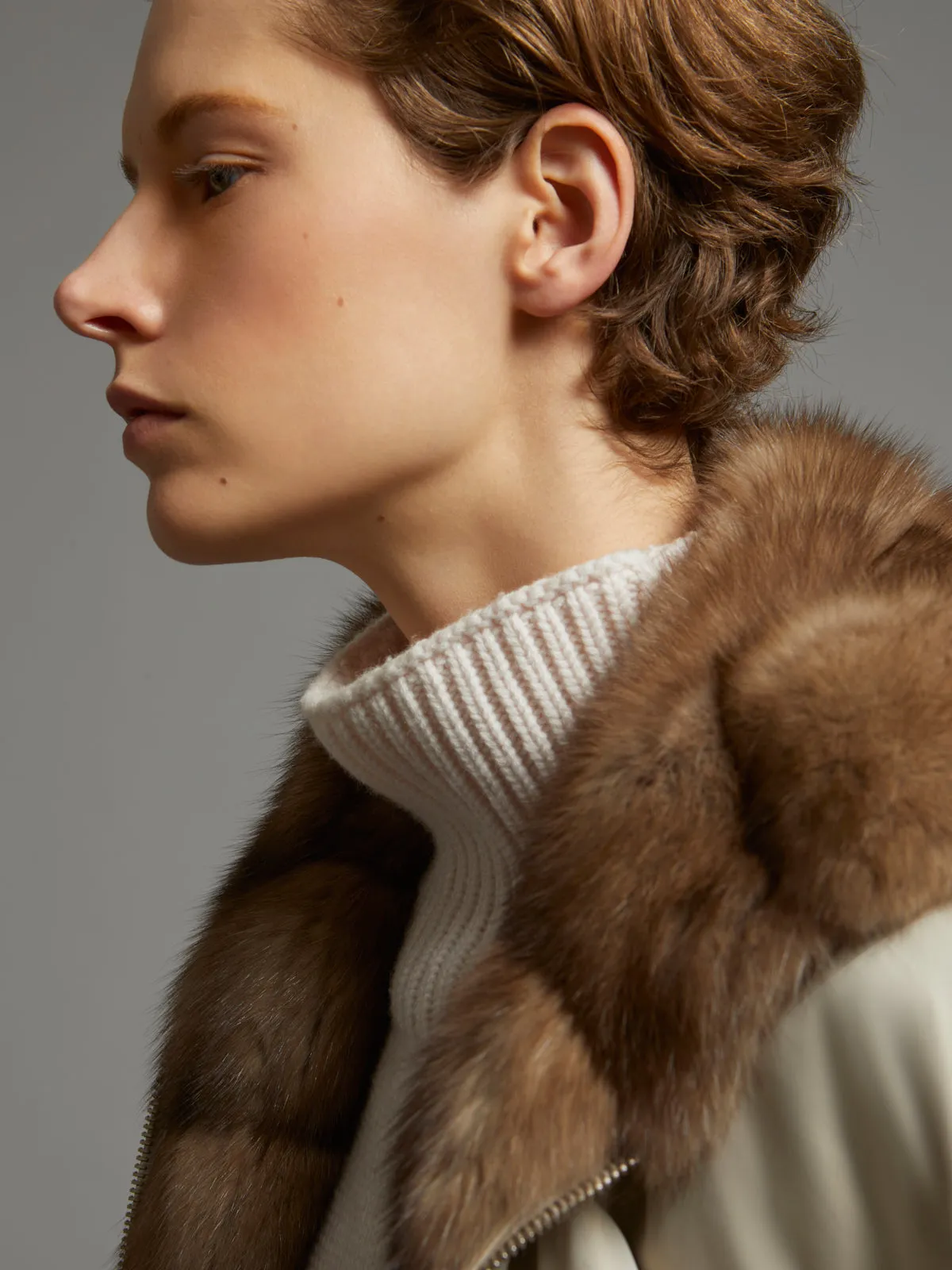 Veste courte réversible à capuche en Zibeline Bargouzine et tissu soie technique