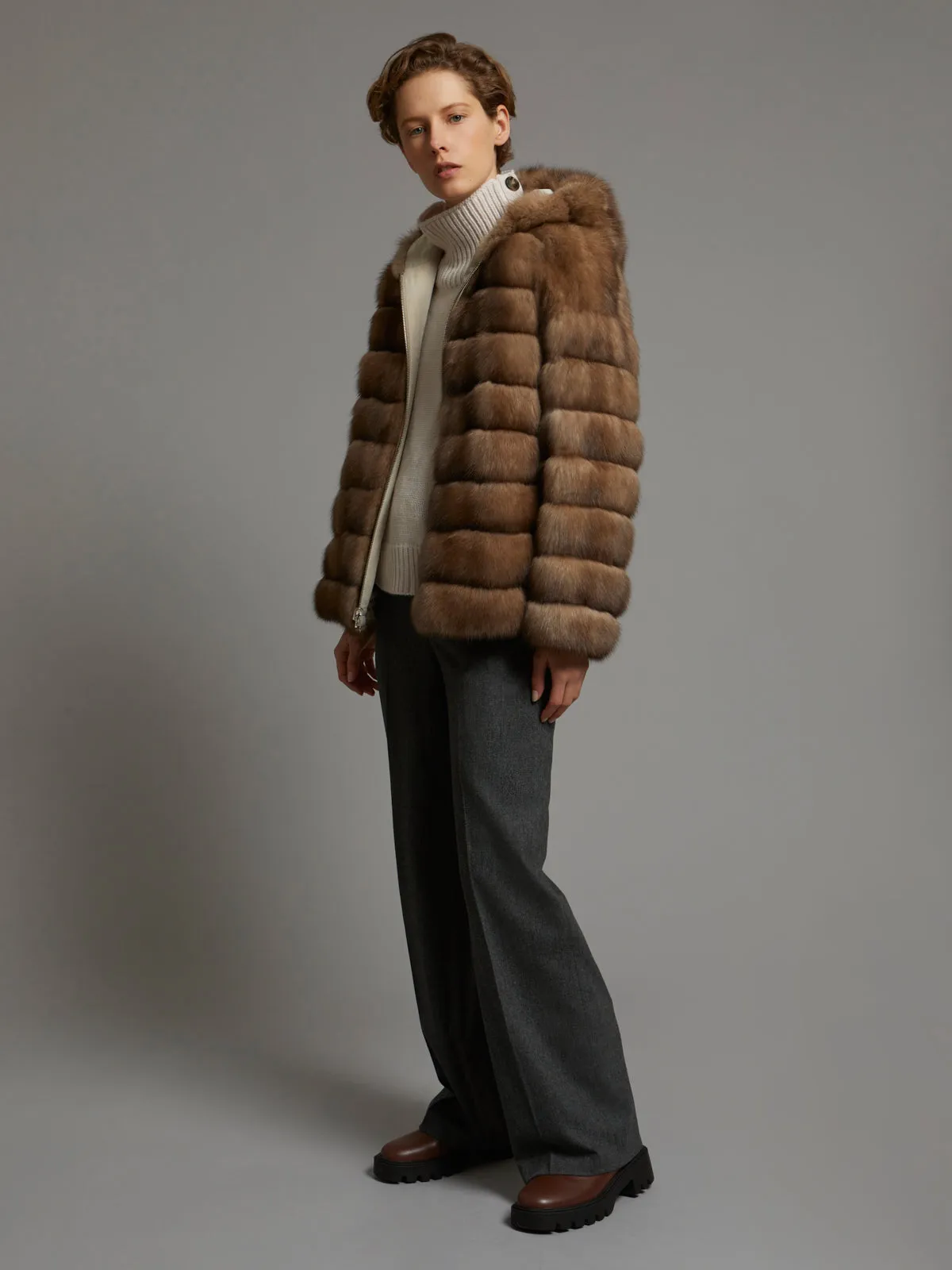 Veste courte réversible à capuche en Zibeline Bargouzine et tissu soie technique