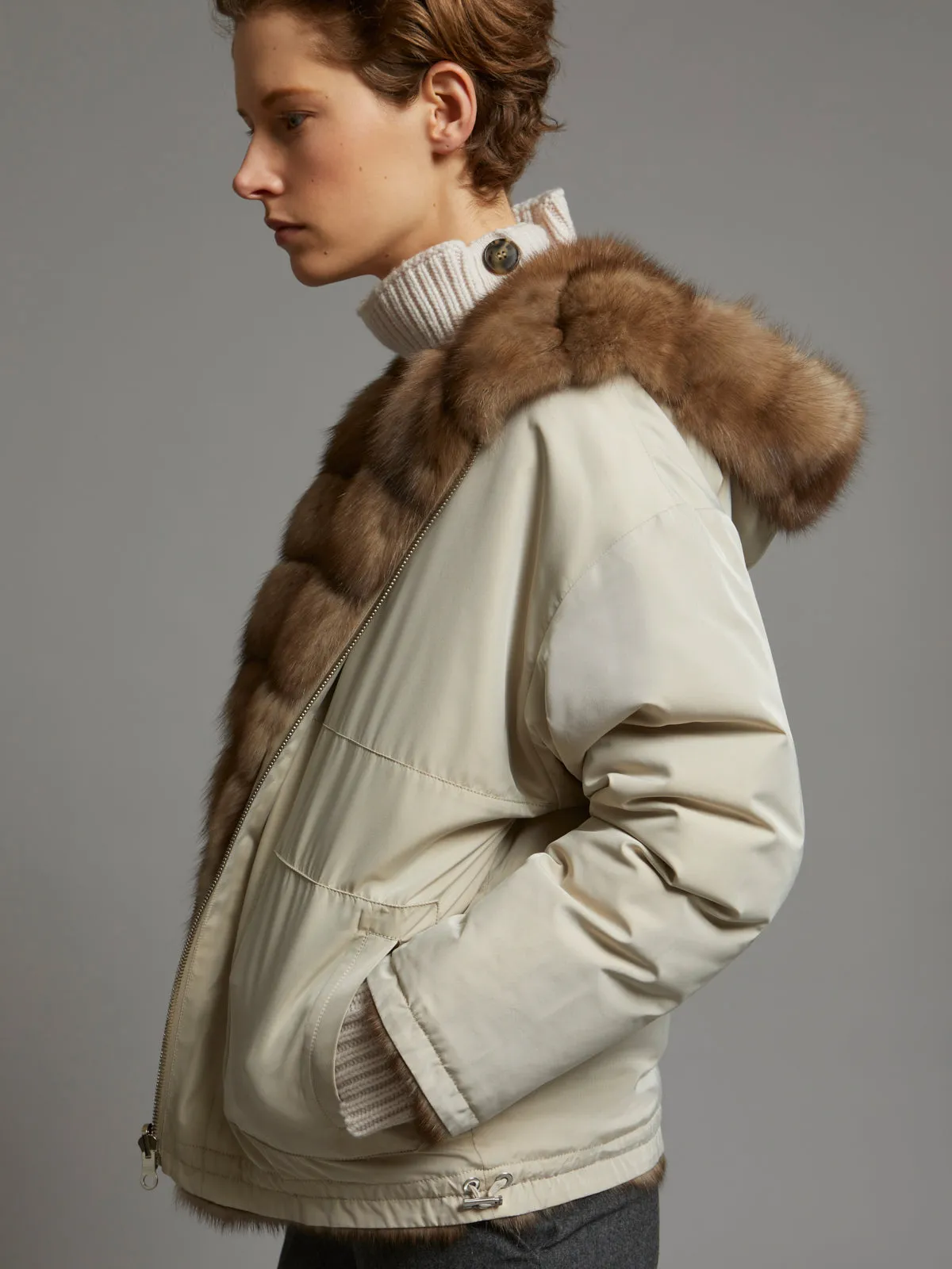 Veste courte réversible à capuche en Zibeline Bargouzine et tissu soie technique