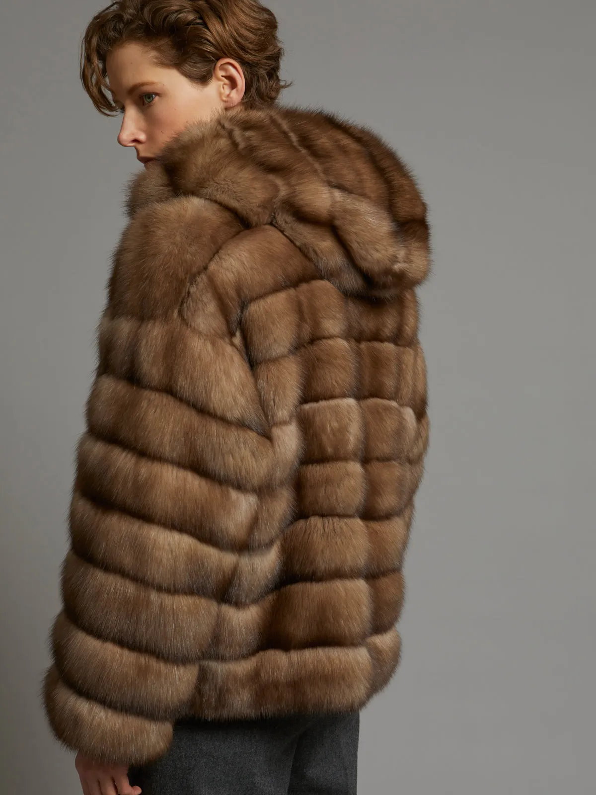 Veste courte réversible à capuche en Zibeline Bargouzine et tissu soie technique